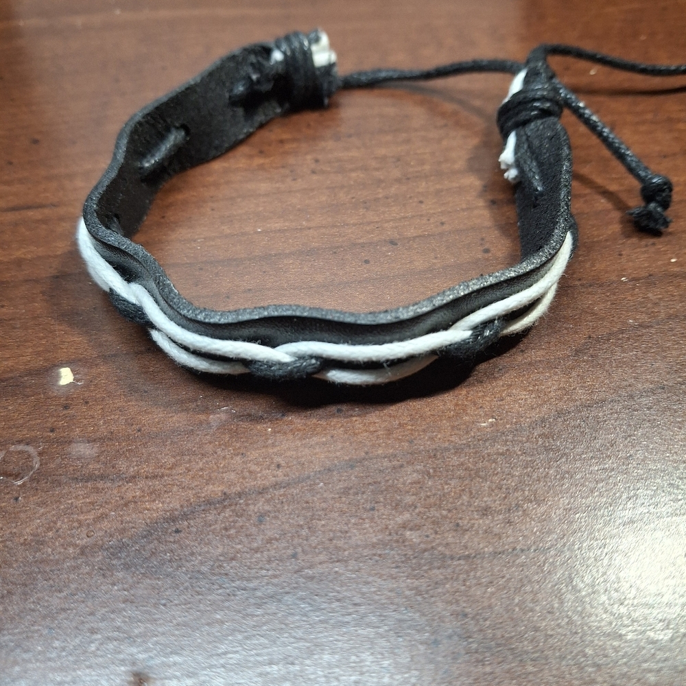 Bracelets - Picture 2 of 5
